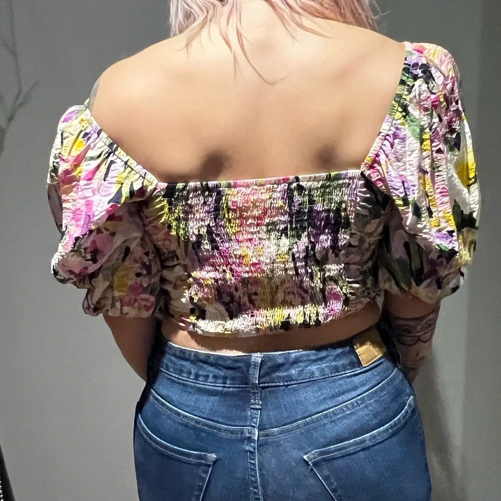 H&M pretty floral cropped blouse, size M - Picture 4 of 8